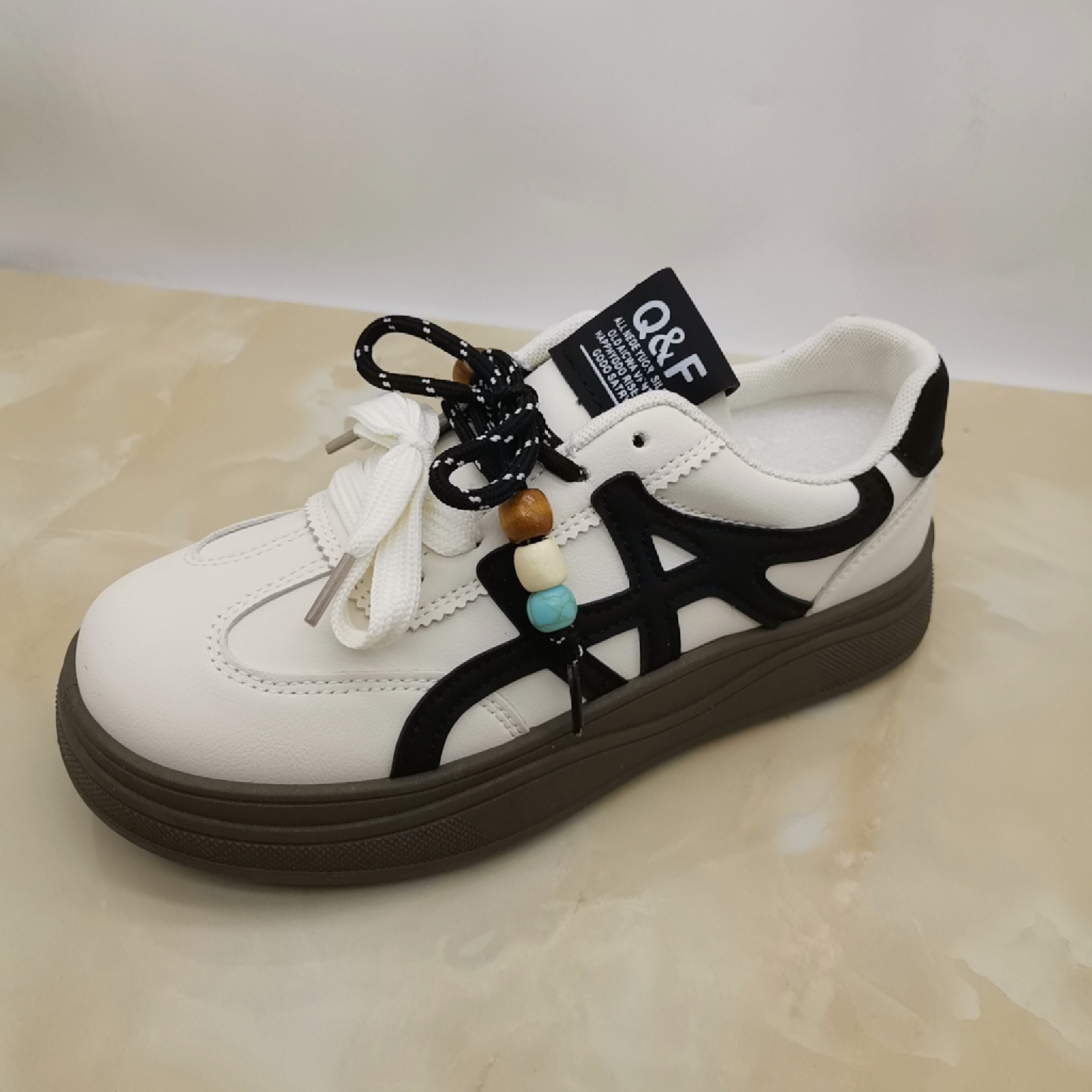 36-40 Tamaño de primavera y otoño nuevos zapatos de entrenamiento para niños de tamaño medio y grande zapatos casuales con zapatos de skate de entrenamiento anti-deslizante clásicos suaves