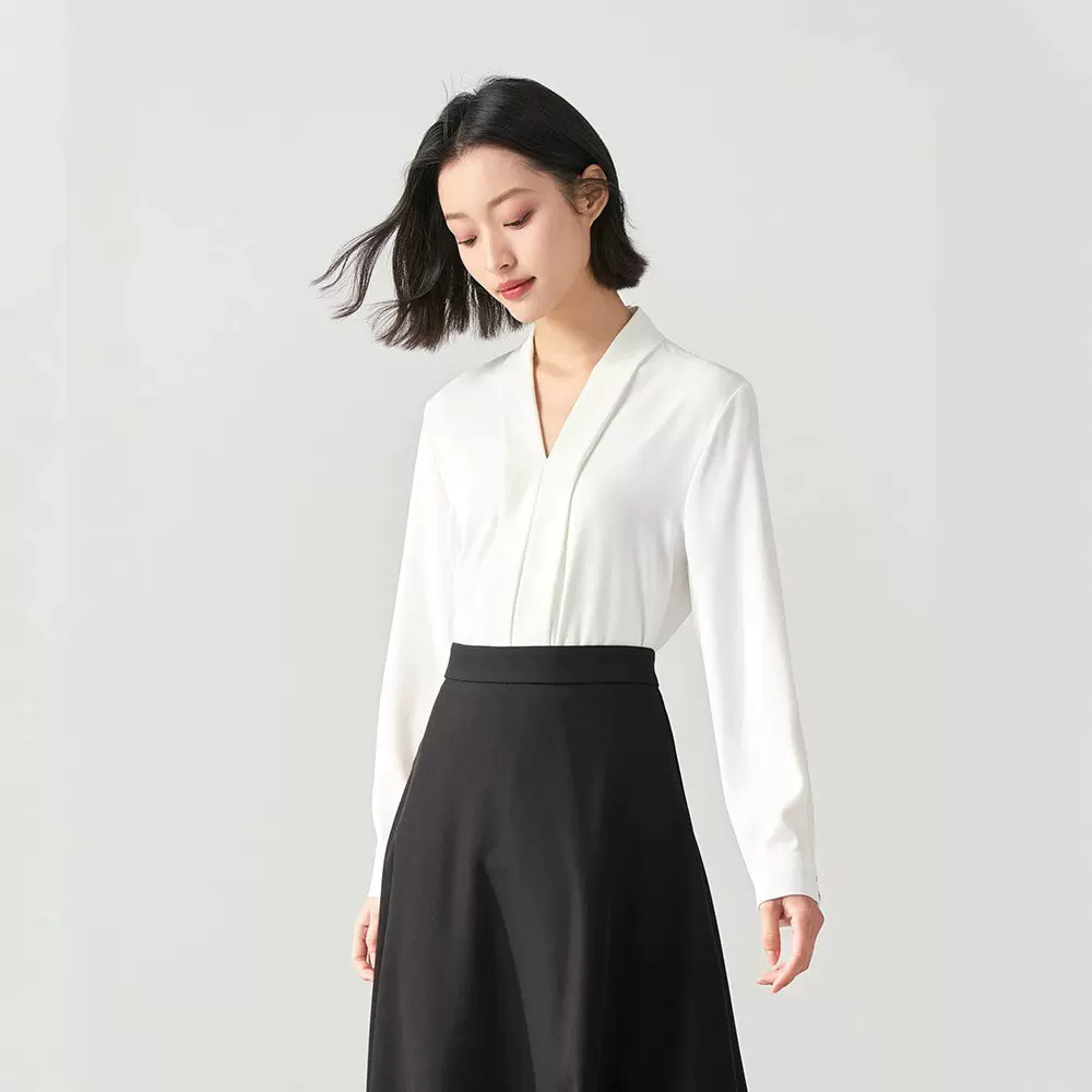 白色v领职业衬衫女士西装内搭正装上衣轻奢高级感面试雪纺衬衣服