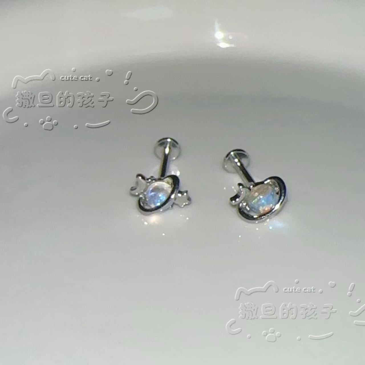 Silver pointed spike labret stud material detail