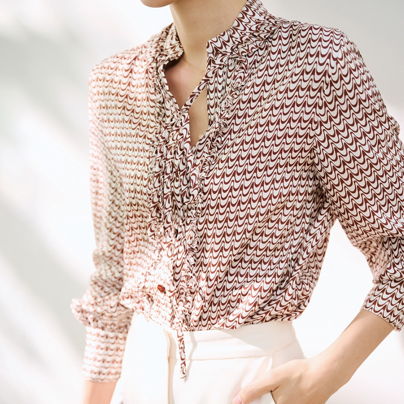 French Retro Silk Shirt 2025 New Corrugated Print Long Sleeve Straight Loose Doll Collar Commuter Top for Women