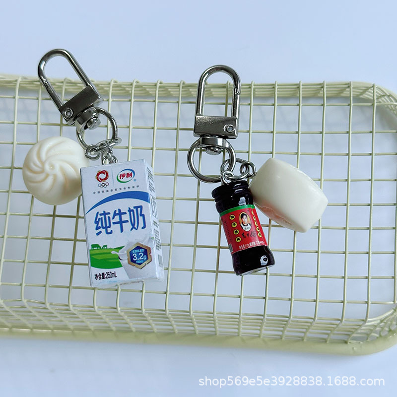 擬似牛乳饅頭adカルシウムキーは創意的な食べ物を食べて辛い味噌のかばんのペンダントを遊んでクラスメートにプレゼントします。