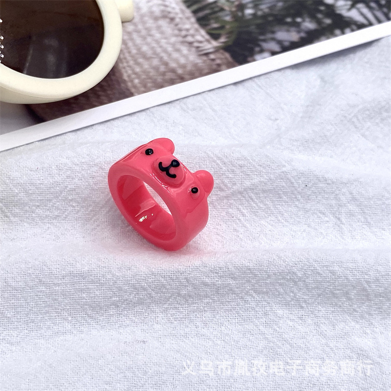 Europeo y americano personalizado macaron color tridimensional oso resina acrílico anillo creativo lindo anillo de dibujos animados