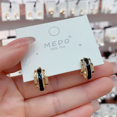 シンプルでファッション的な幾何学の釉薬リングピアス女性韓国版デザイン感ネット赤ファッション銀針イヤリング通勤耳飾り