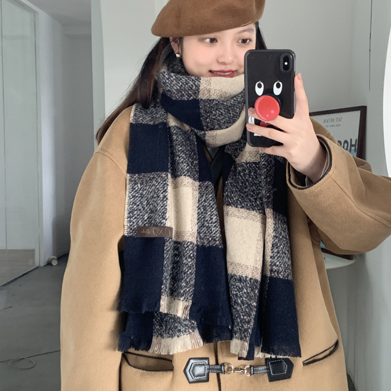 2#藏蓝色舒适格子围巾