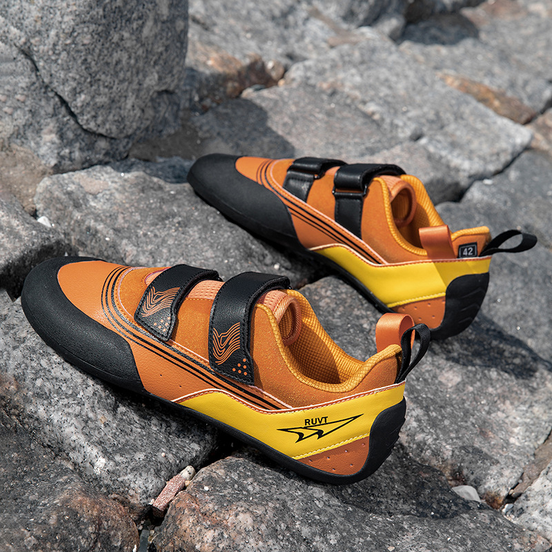 2026 New Model Youth Lightweight Anti-Slip Anti-Fall Rock Climbing Shoes Breathable Comfortable Durable Shoes for Professional Training in Rock Climbing