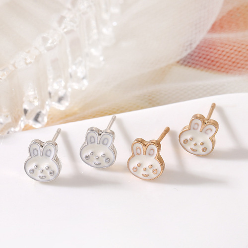 Elegant and fashionable small fragrance style S925 needle simple personalized earrings for women Korean jewelry oil-dropping four-leaf clover small earrings