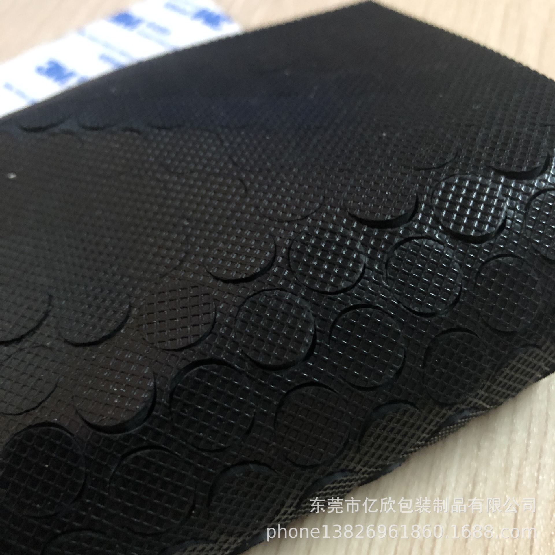 现货橡胶电器脚垫橡胶网格脚垫强粘固定打滑脚垫橡胶家具护角垫