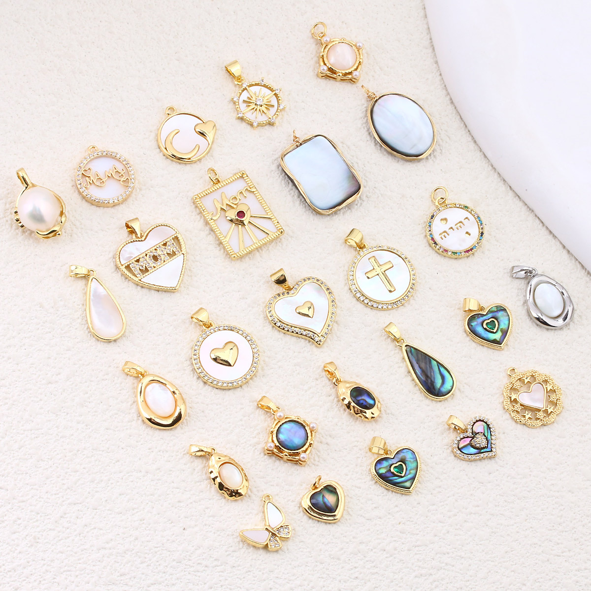 2g Weight Pendant Jewelry Making Type 12*12mm Jewelry Making Size Shell, Zircon Inlay Material DIY Jewelry Accessories Classification 1 Piece Quantity Copper Material Heart Shape Pattern All Seasons Season Plating Design Elegant, Vintage Style Style 1 Piece 12*12mm Copper Shell Zircon Heart Shape Pendant 无
