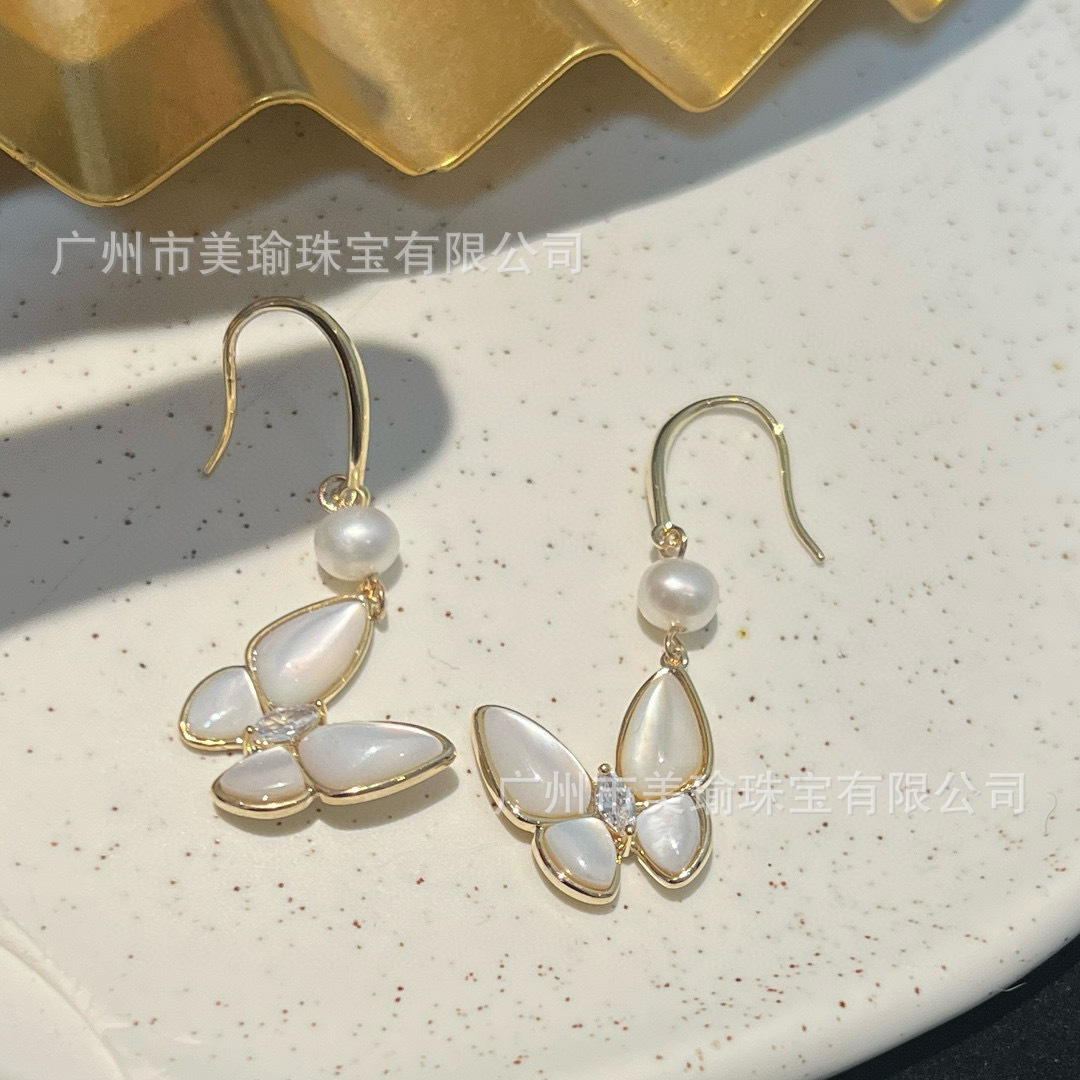 진주 나비 귀걸이