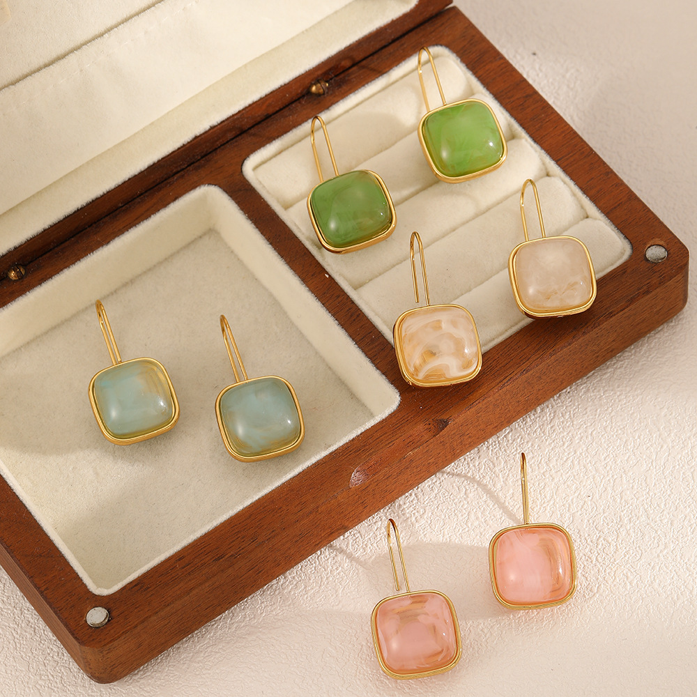 Pendientes de gancho de oreja de estilo retro fresco personalizado Pendientes de acero inoxidable de jade de imitación de alta calidad temperamento de moda femenina image 2