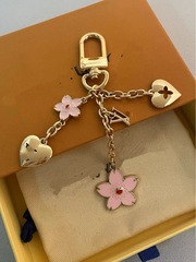 驴牌跨境25春季女包箱包爱心樱花锌合金钥匙扣吊坠包包饰品挂件