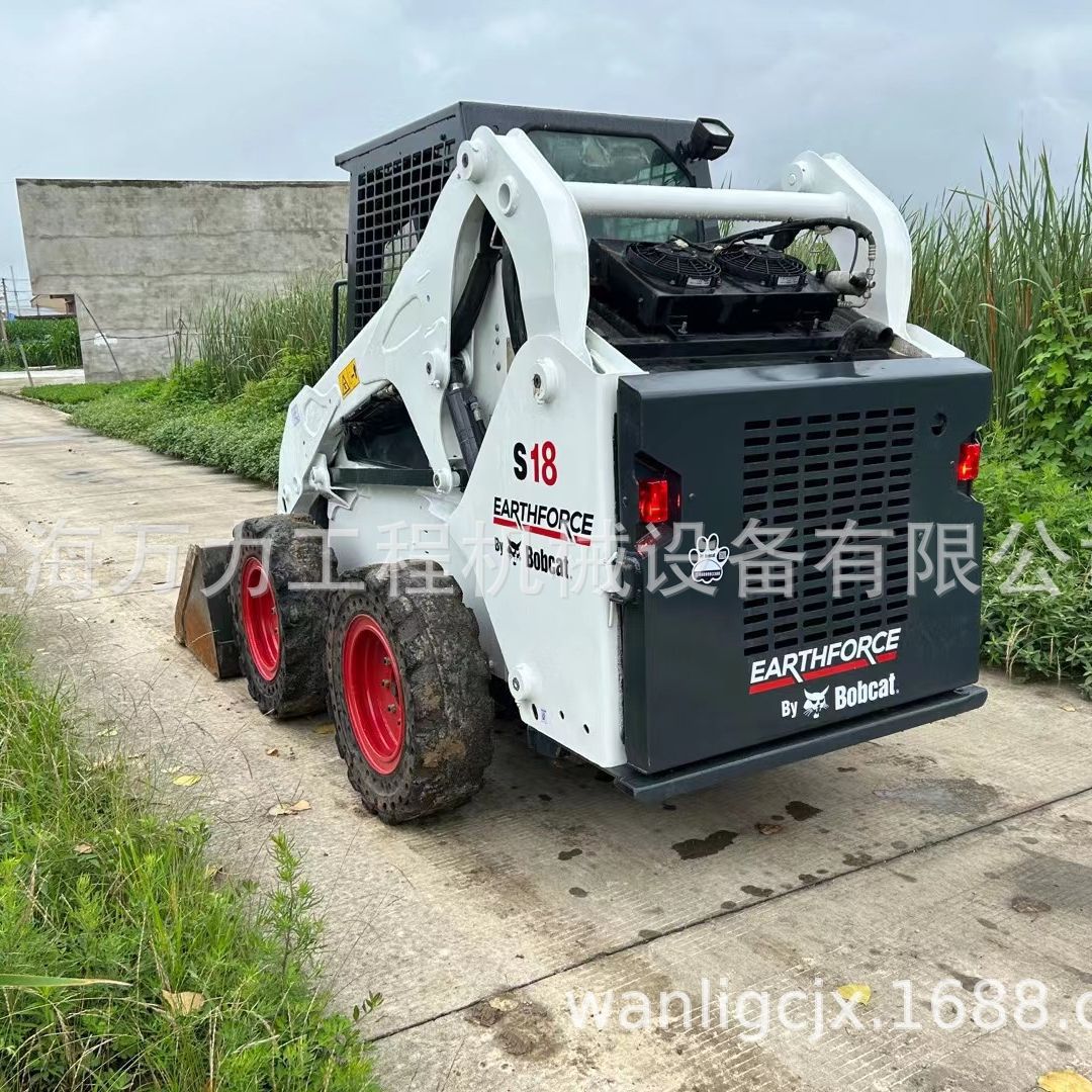 出售二手山猫S18滑移扫地机（清扫器）配久保田发动机