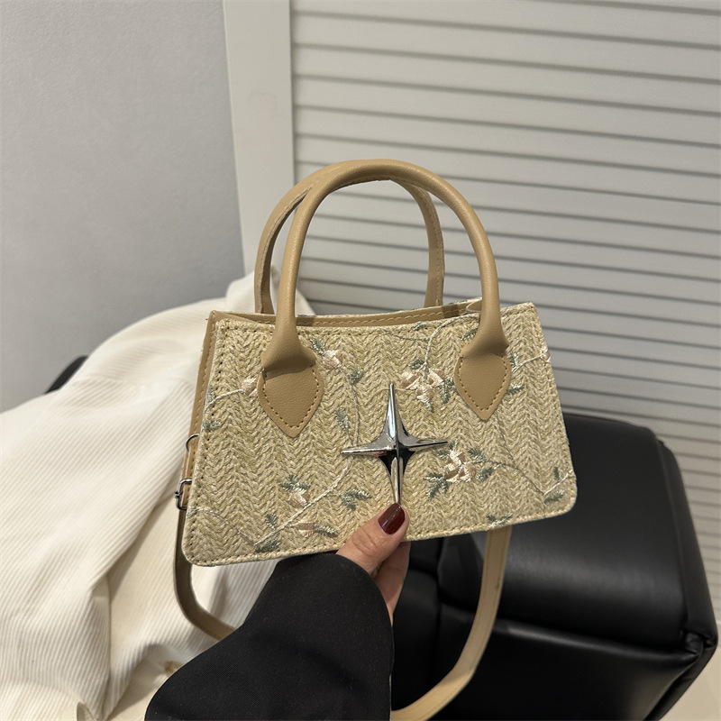 Bolsas de paja de moda populares bolsas de nicho 2025 nuevas bolsas de mujer flores bordadas bolsas de hombro dulces mochilas