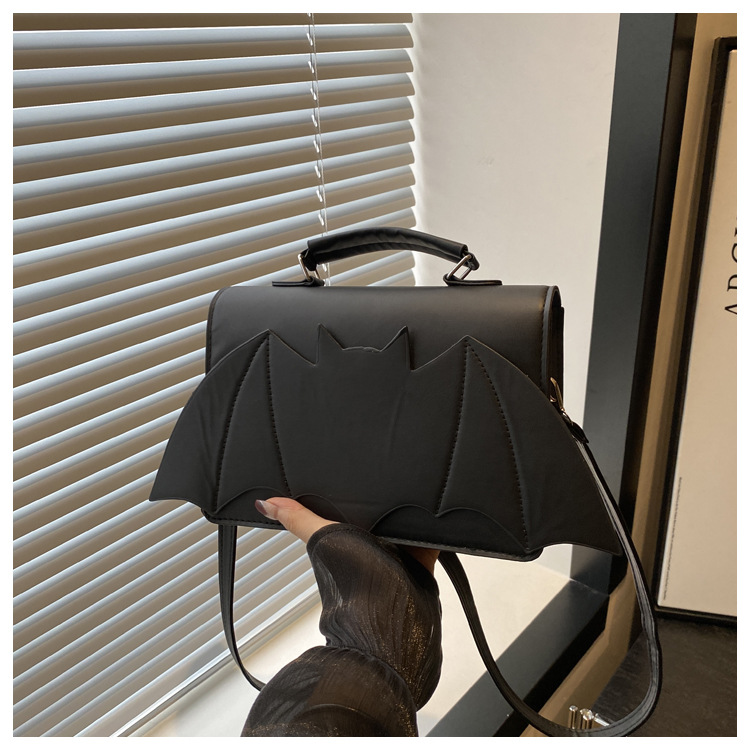 A new 2024 European and American Halloween single-shoulder bag for women, with a unique and funny bat style and a trendy crossbody bag undefined
