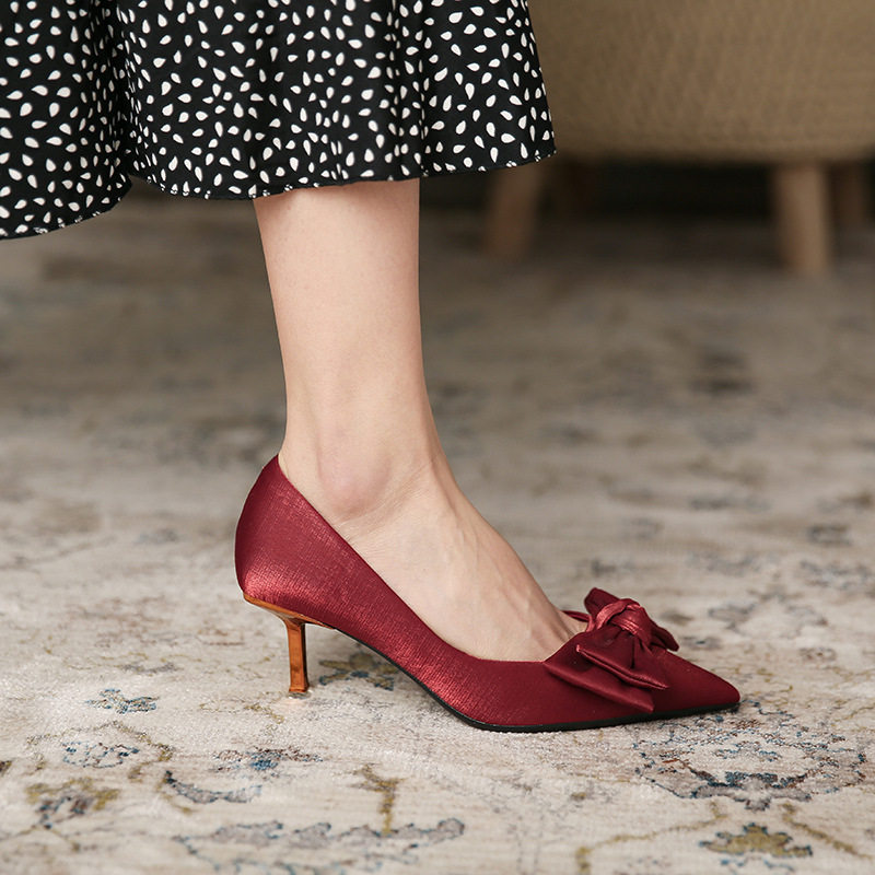 Giày cao gót nữ mũi nhọn gót 6–8 cm chất liệu satin, thắt nơ, cổ thấp, giày cưới — Màu mơ, Màu đen, Màu đỏ rượu