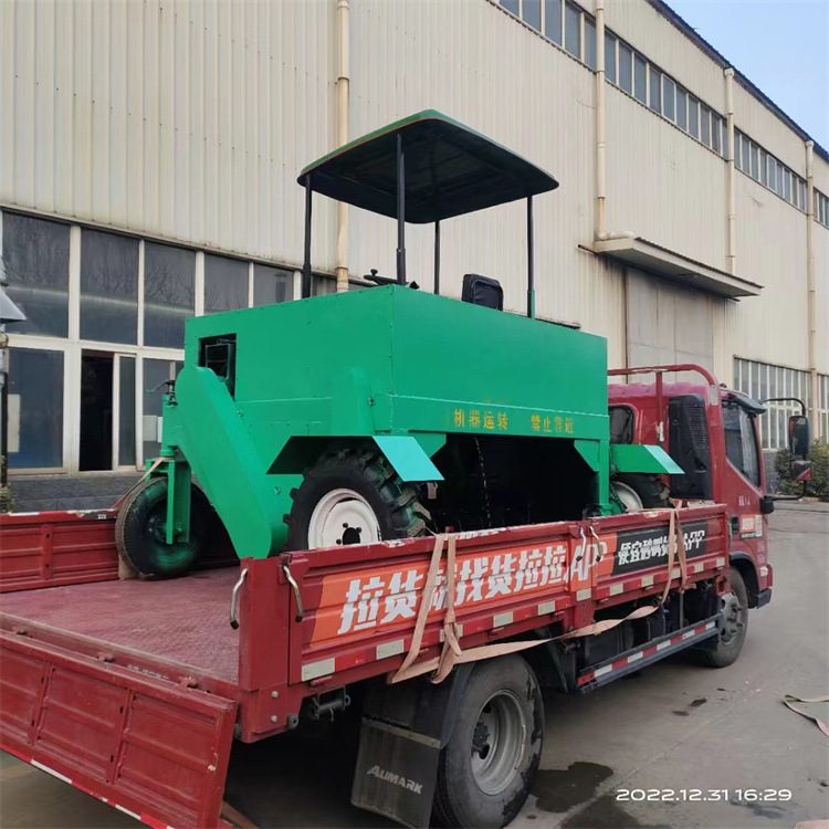 6 ruedas tipo 2000 tipo fertilizante orgánico máquina de tirado tipo compostaje auto-camina máquina de tirado tipo compostaje de granja