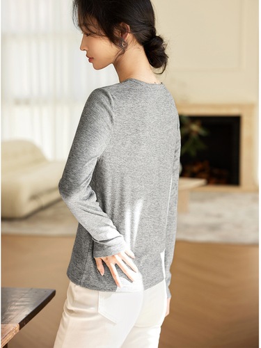 Casual Minimalist V-neck Long-sleeve T-shirt for Women, Spring Season, Letter Embroidery Design Top