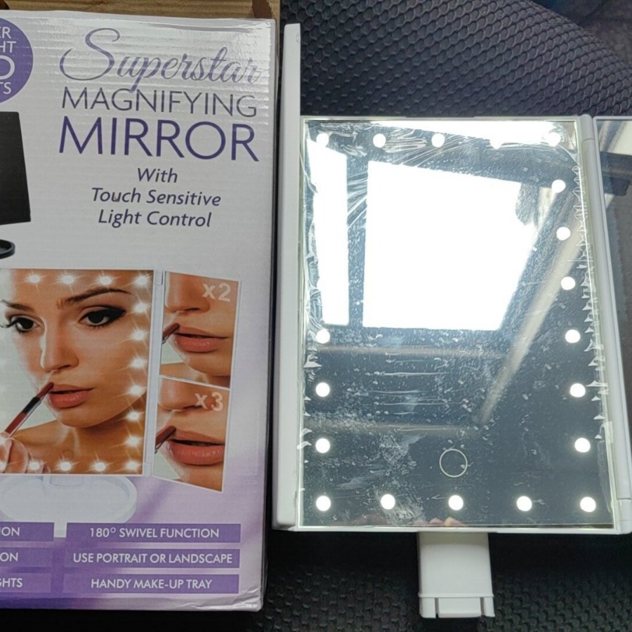 Espejo de maquillaje led Espejo de maquillaje de belleza portátil plegable Espejo de escritorio triple con luz Espejo de maquillaje led plegable de tres lados