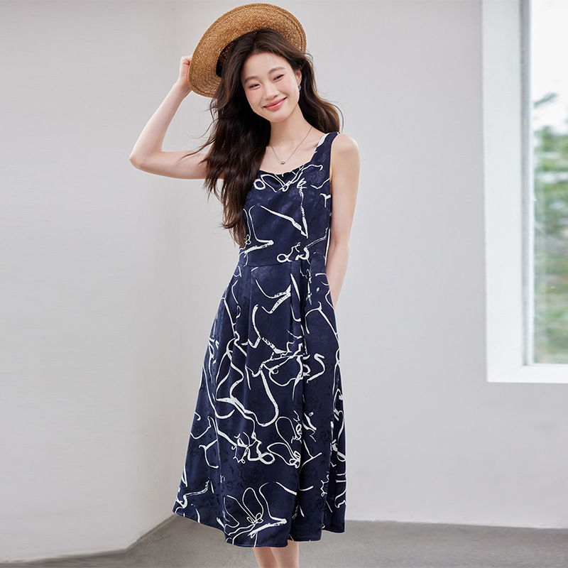 2025 봄과 여름 새로운 여성의 섹시한 깊은 V 기하학 서스펜더 드레스 비치 선 스크린 화이트 셔츠 여성 트렌드