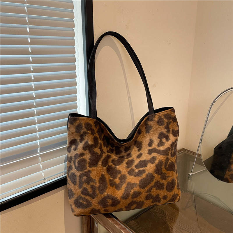 Bolsas de maquillaje de moda con patrón de leopardo, bolsas de mano, 2024 nuevas bolsas de hombro, bolsas de mujer, bolsas de mujer de moda transfronterizas, versátiles
