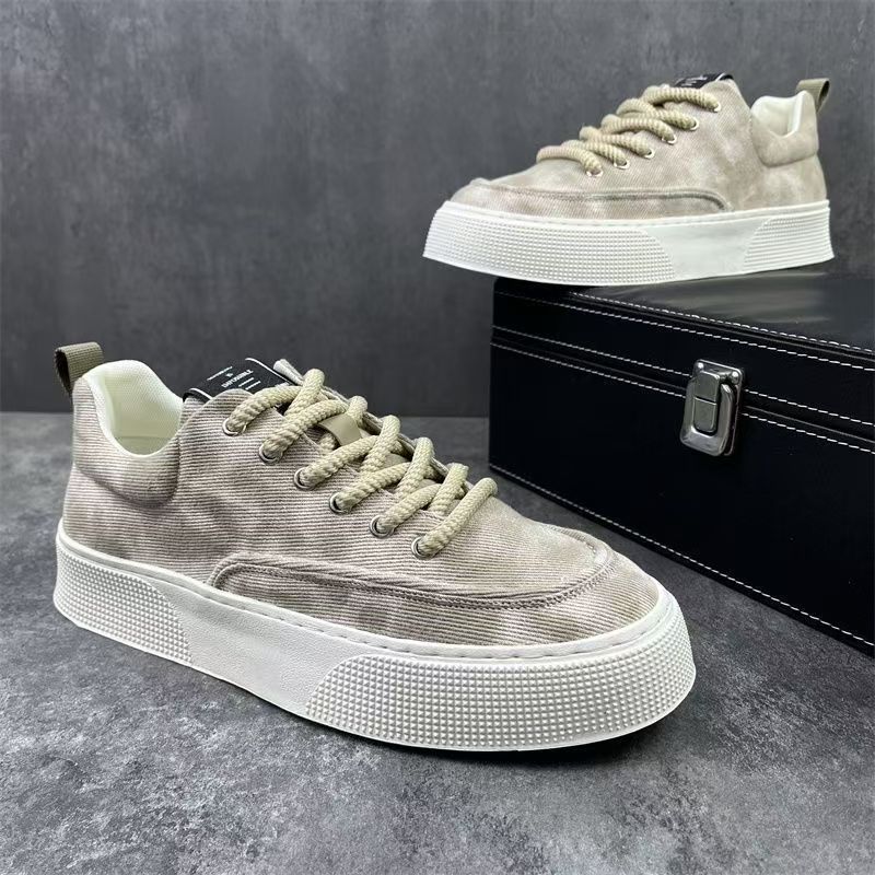 Fashionable comfortable sneakers platform