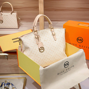 ���������ذ�2025�¿�Ůʿ��Ʒ�|�ٴ�r��ͨ�ڰ�����Ҹ�μ�Ů��