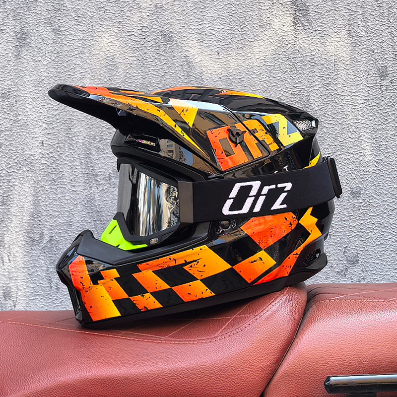 Casco todoterreno Casco de coche eléctrico Casco de rally para hombres y mujeres Casco de batería de descenso de velocidad de bicicleta de montaña Casco completo ORZ