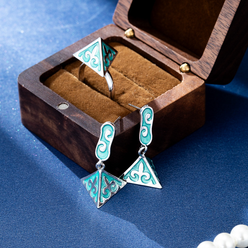 Retro universal ethnic set