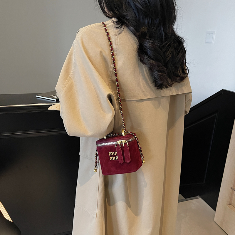 Bucket Bag Niche Mini Bag For Women Retro 2025 New Matte Chain Crossbody Bag Autumn Winter Casual Red Bag - Thumbnail 3