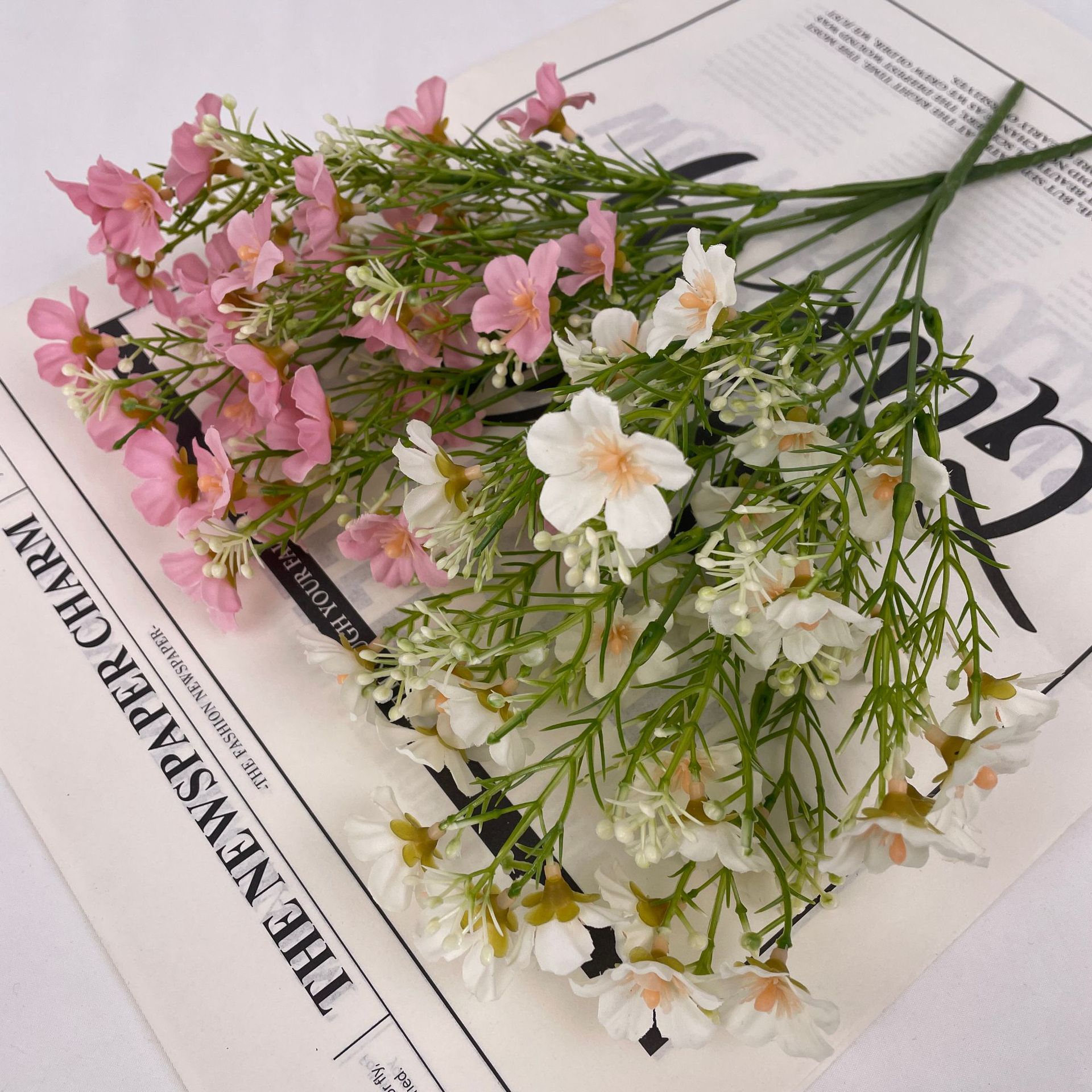 Artificial Baby's Breath Flower Bridal Bouquet Living Room Home Decoration Dried Flowers Christmas Wholesale Artificial Holly