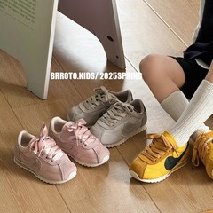 子供のスポーツシューズ 2025 春と秋の新男の子メッシュ通気性フォレストシューズソフトソール女の子カジュアルシューズ道徳訓練靴