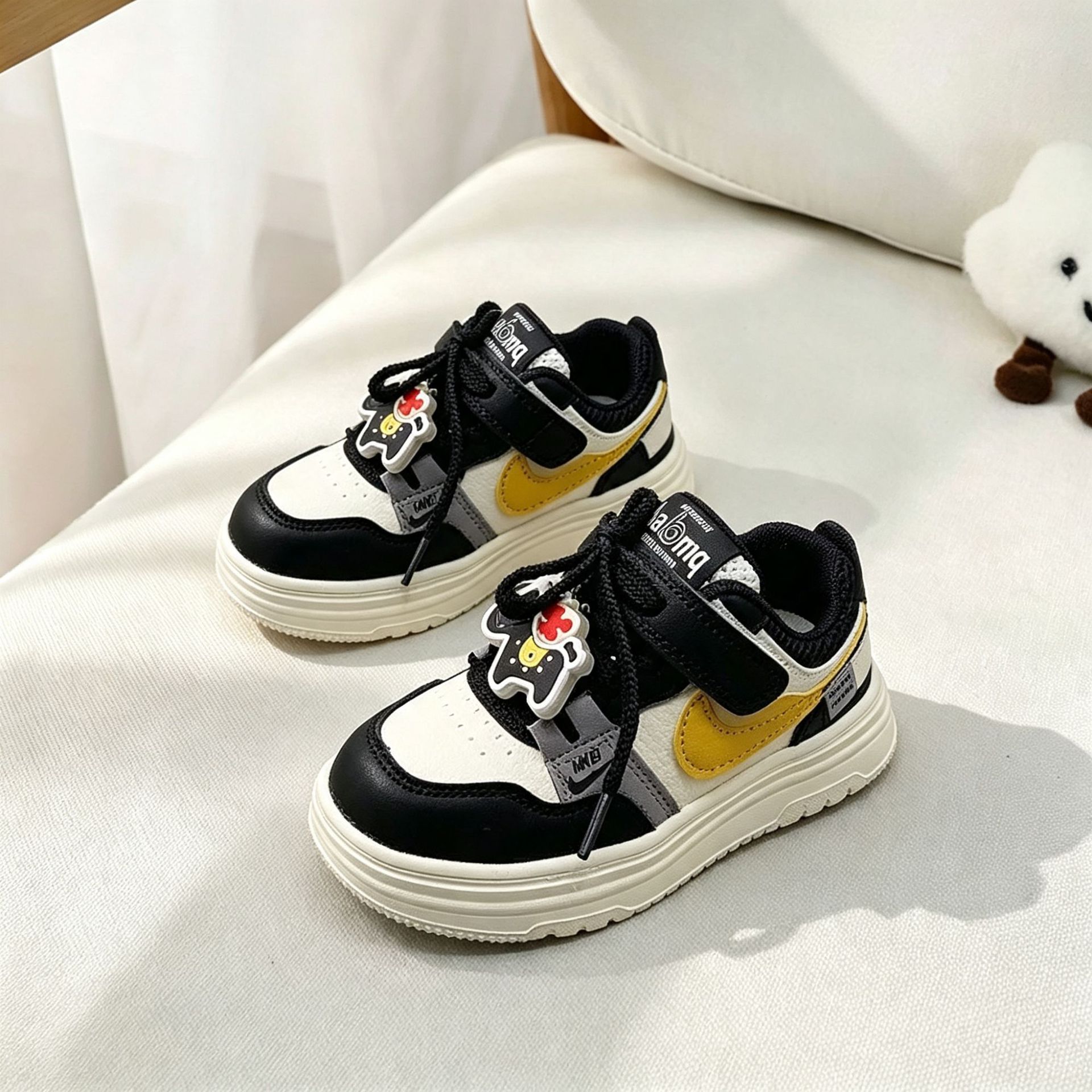 Zapatos de cuero para niños 2026, zapatillas deportivas casuales de moda, transpirables y resistentes al desgaste, zapatos de baloncesto para niños.