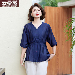お母さんの夏服の洋風のシャツの大きいサイズの上着の中年の女性の夏のゆったりした半袖の中高年の婦人服のファッションのシャツ