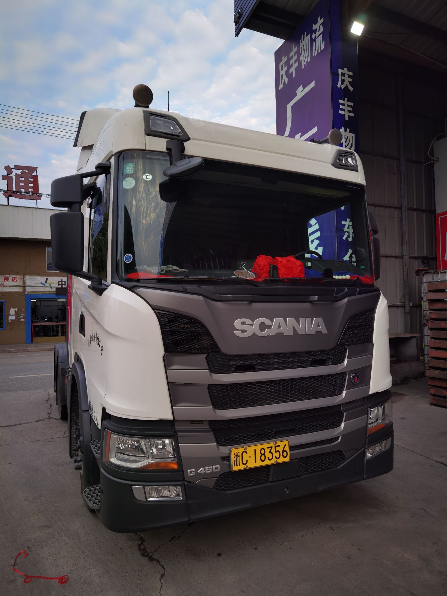 适用斯堪尼亚新款G系列注塑晴雨挡大货车轻重卡雨眉挡雨板遮雨挡