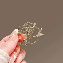 镂空玫瑰花胸针高档女小众设计感金属别针精致山茶花胸花衣服配饰