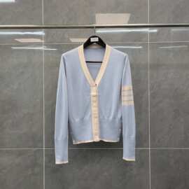 工厂直销高品质TB秋冬季四杠条纹长袖V领门禁纽扣女款毛衣开衫