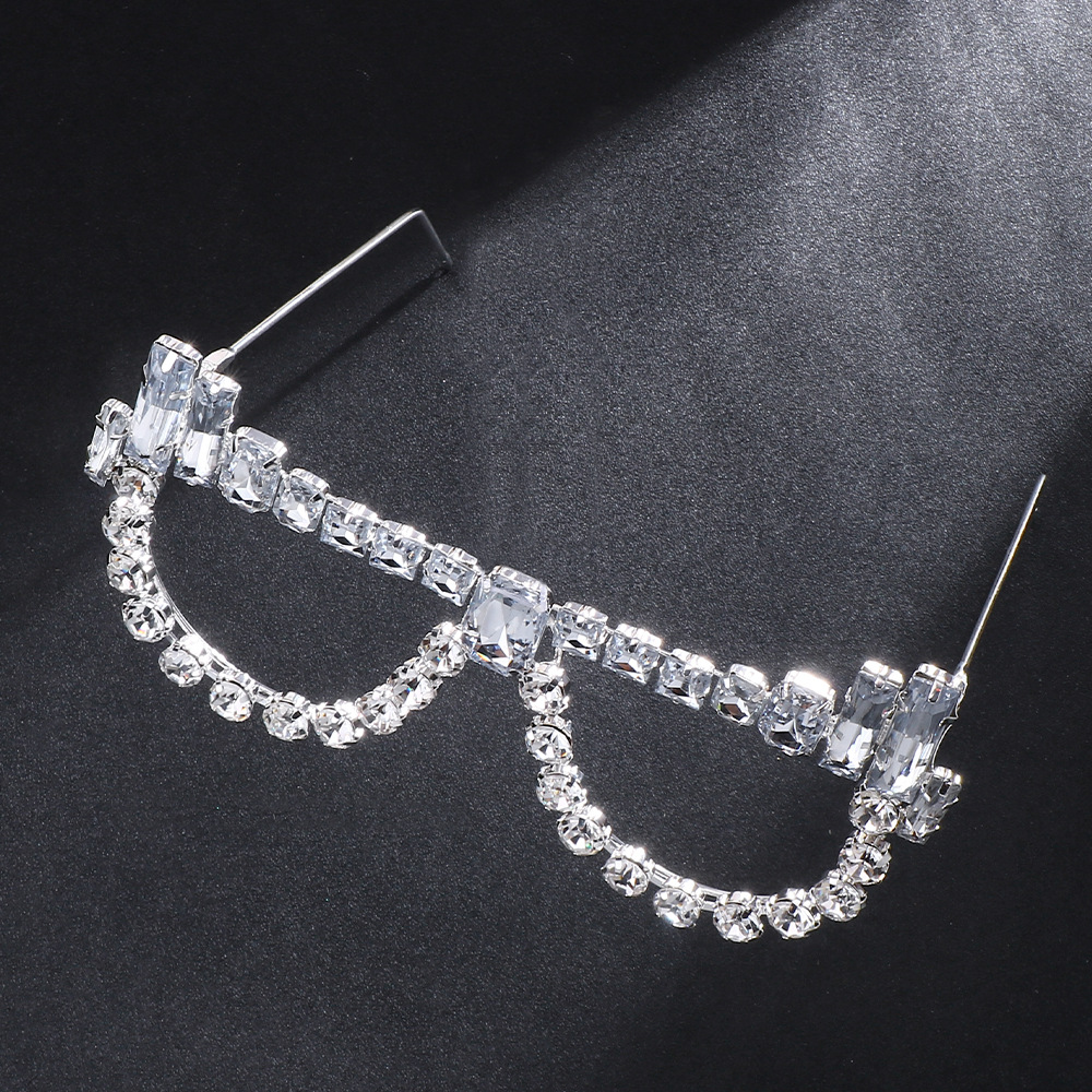 Nuevo marco de gafas de moda transfronteriza hueco exagerado marco de gafas de diamante accesorios de escenario marco de gafas de mujer