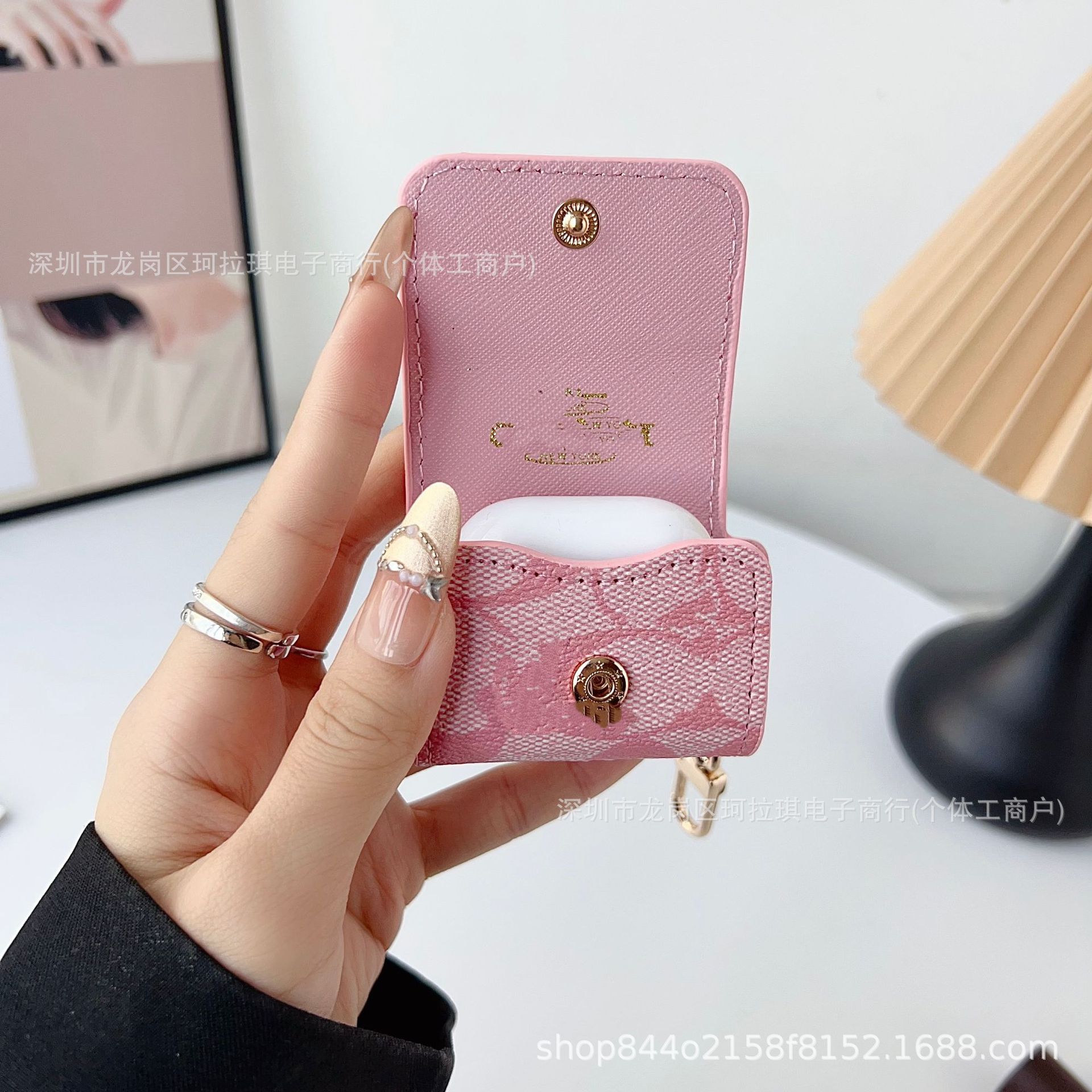 2026 bolsas de auriculares coloridas con etiqueta de oro, cubierta de auriculares compacta y hermosa para todos los tipos de auriculares