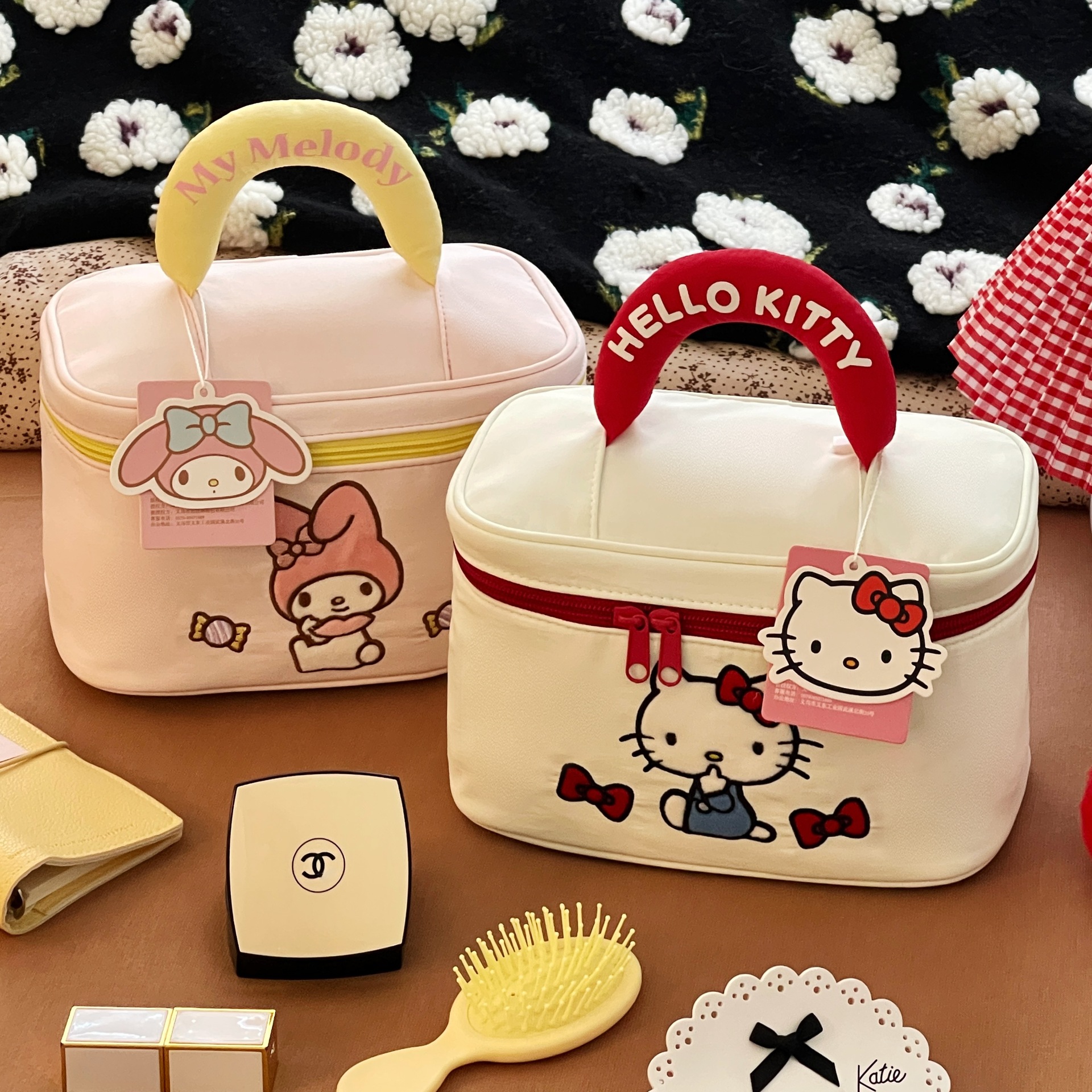 Sanrio Kitty bolsa de maquillaje portátil de gran capacidad, bolsa de almacenamiento portátil de alto valor facial, bolsa de lavado