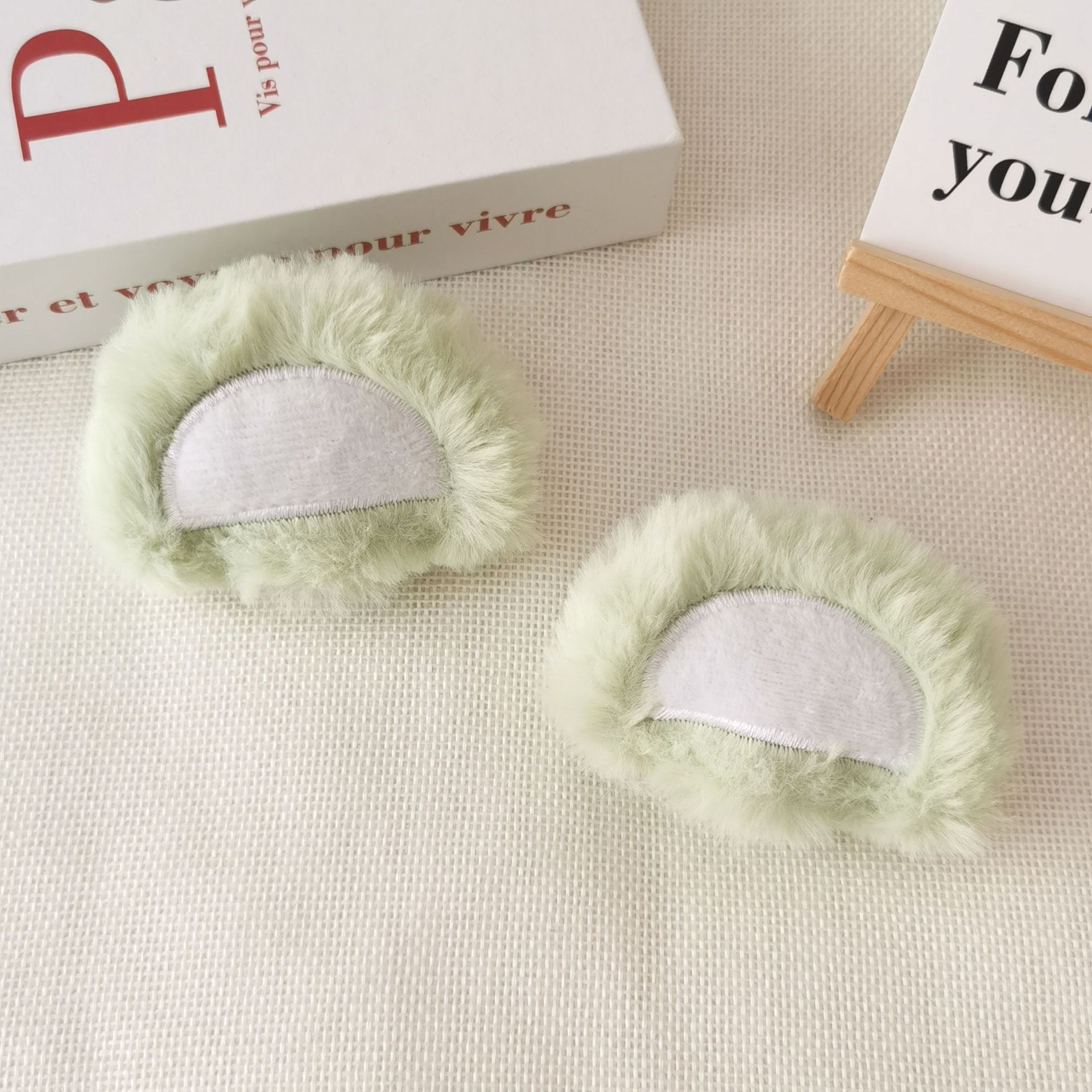 新しいぬいぐるみのイチゴの耳のカチューシャのヘアピンのアクセサリーのアクセサリーdiyネットの赤い熊の耳のアクセサリー