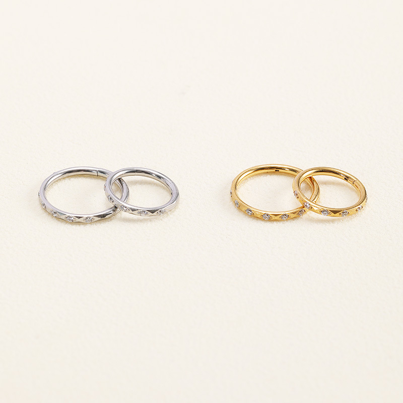 Pointed titanium steel lip stud product view