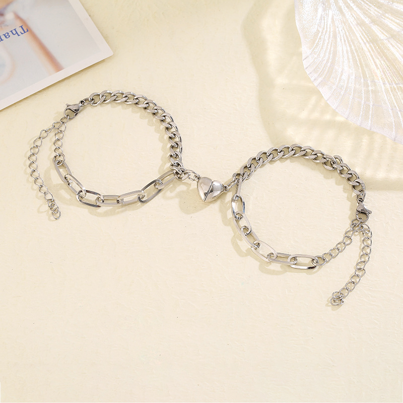 Vente En Gros Bijoux Aimant Coeur Attire Bracelet En Acier Inoxydable Une Paire De Nihaojewelry Ensemble display picture 3