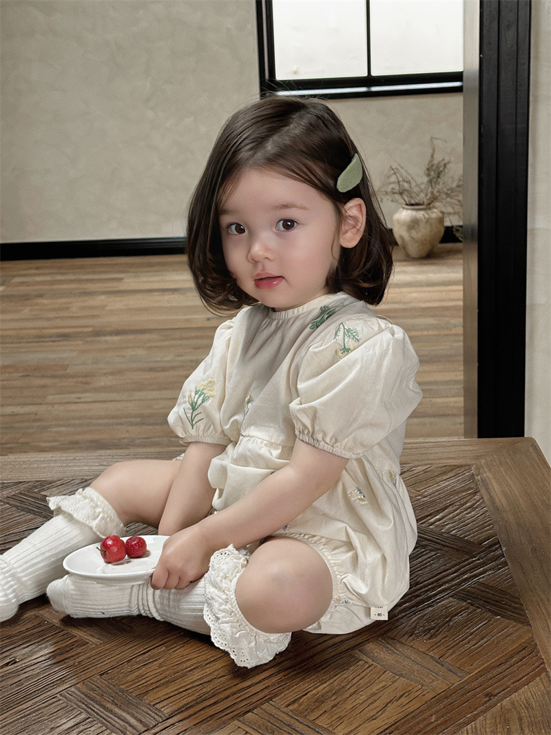 Falda-romper para bebé para verano, ropa infantil de estilo fino, ropa infantil de estilo coreano para el verano de 2025, romper con botones en la espalda para niñas.