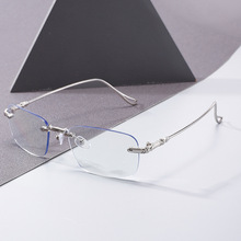 �ʯ��߅���{��ƽ���R�ϻ��R����׃ɫ��һ����W�t����ֱ����8002