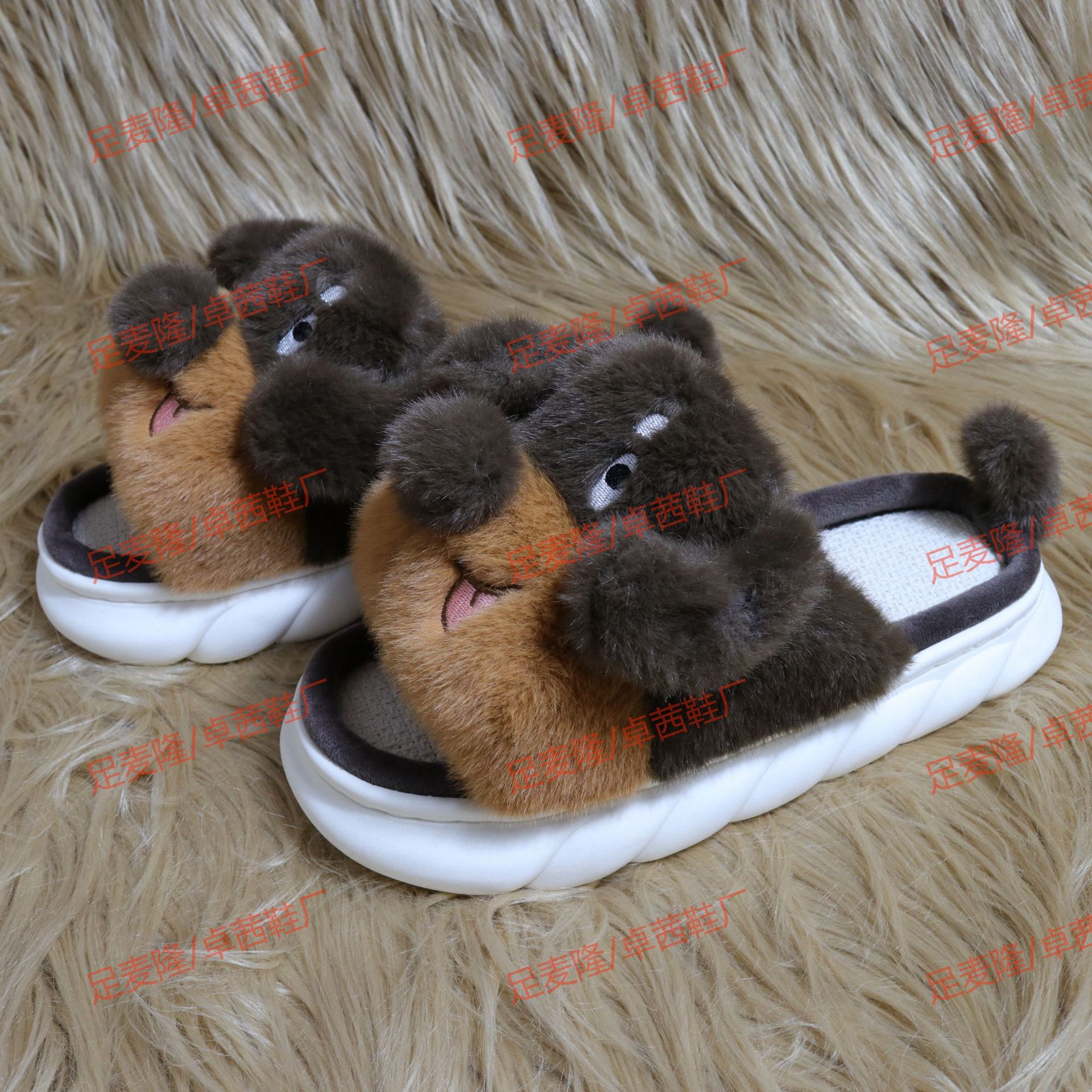 2025 nuevo estilo de lino personalizado, fregado abierto, otoño e invierno, zapatillas de casa para cachorros de doble color para hombres y mujeres