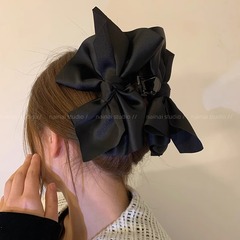 超大型蝶結びのつかみ ~ 黒いサテンの後頭部の布芸のレトロなフランスのサメの挟みの髪飾りのクリップ
