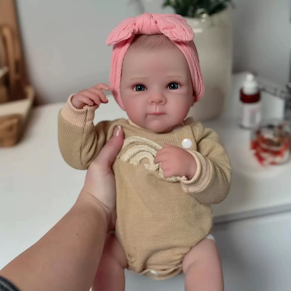 Como se muestra en la imagen muñeca 2