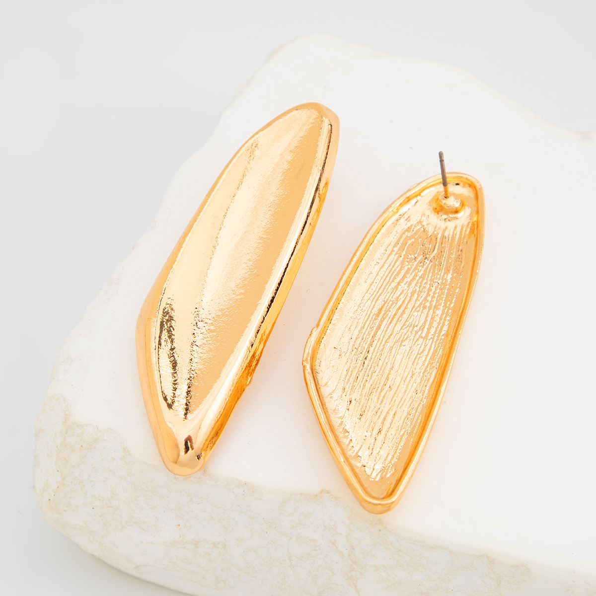 22g Weight Metal Ear Needle Material Drop Earrings, Ear Studs Classification 1 Pair Quantity Holiday, Street Occasion Metal Material Geometric, Heart Shape Pattern All Seasons Season Women's Gender Polished Finish Plating Design Retro, Classic Style Style 1 Pair Retro Classic Style Geometric Heart Shape Plating Metal Drop Earrings Ear Studs 19