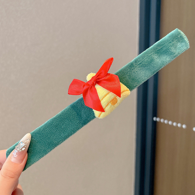 Regalos creativos para niños Papá Noel pulsera de peluche anillo para actividades de jardín de infantes vestidos pequeños regalos