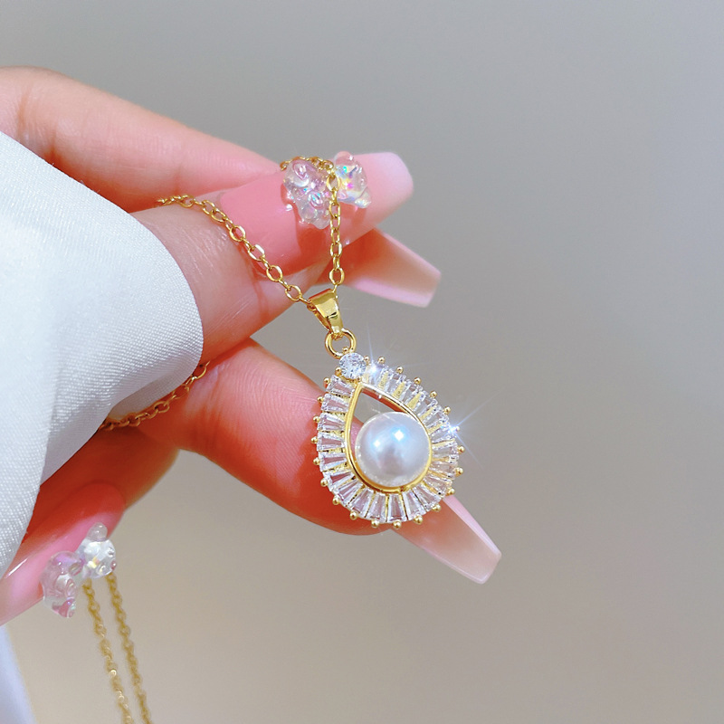 Gorgeous Palace Pearl Necklace With Diamonds In Titanium Steel_voghion.com